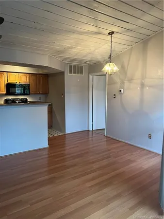 $1,700 | 63 Leafwood Lane, Unit 258, Groton, CT 06340