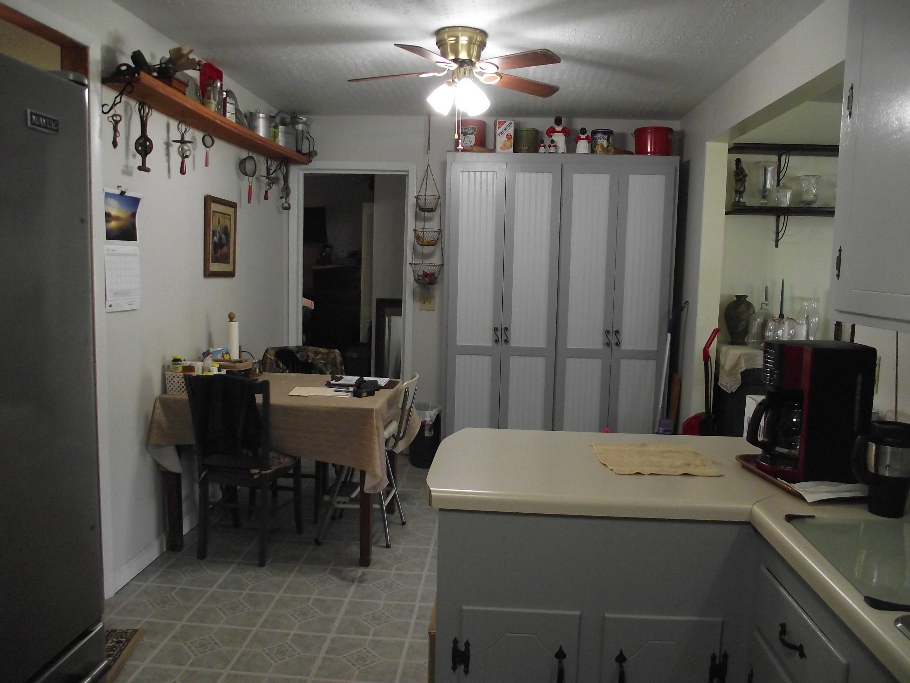 818 Pryor Cove Road Jasper, TN 37347 - Photo 5 of 19 Kitchen eating area
