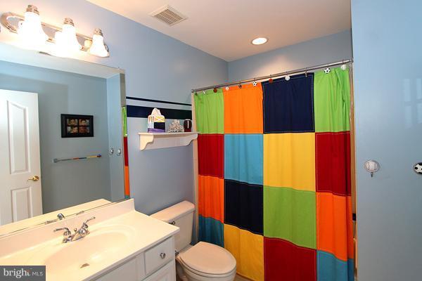2514 Sapling Ridge Lane Brookeville, MD 20833 - Photo 15 of 25 THIRD FULL BATH ON SECOND LEVEL