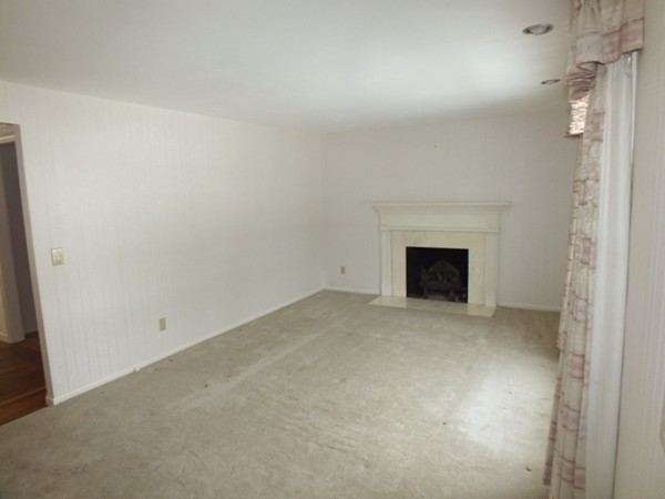 331 Wolf Swamp Road Longmeadow, MA 01106 - Photo 3 of 30