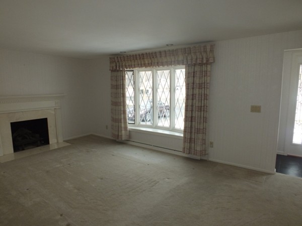 331 Wolf Swamp Road Longmeadow, MA 01106 - Photo 5 of 30