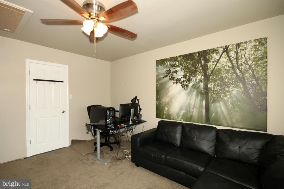 5210 Dalton Road Springfield, VA 22151 - Photo 8 of 21 Family Room
