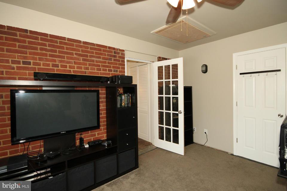 5210 Dalton Road Springfield, VA 22151 - Photo 9 of 21 Family Room