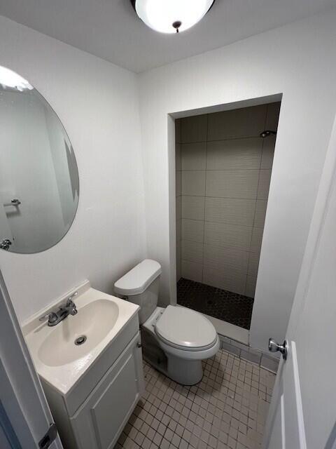 920 Haverhill Road, Unit 1B Haverhill, FL 33415 - Photo 4 of 6 a bathroom with a sink toilet and mirror