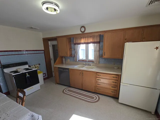 $350,000 | 14 Hyde Street, Stonington, CT 06379