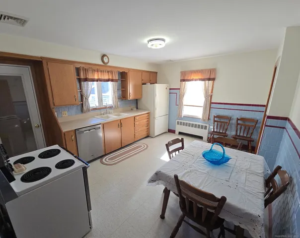 $350,000 | 14 Hyde Street, Stonington, CT 06379