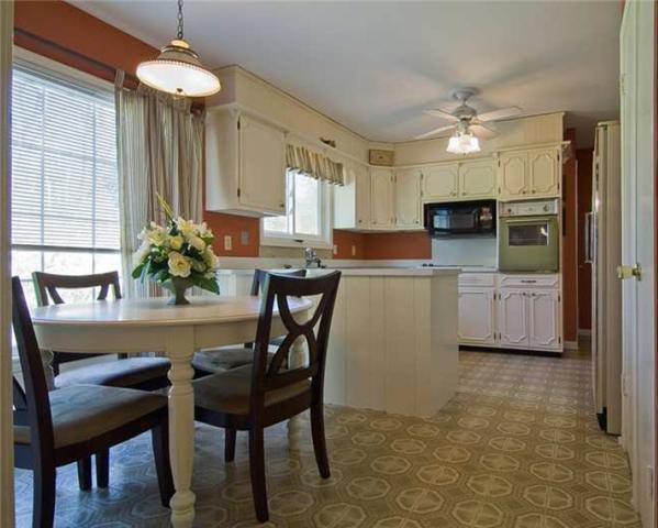 5318 Overton Road Nashville, TN 37220 - Photo 5 of 18 This eat-in kitchen has been very well kept and offers views of the beautiful back yard.
