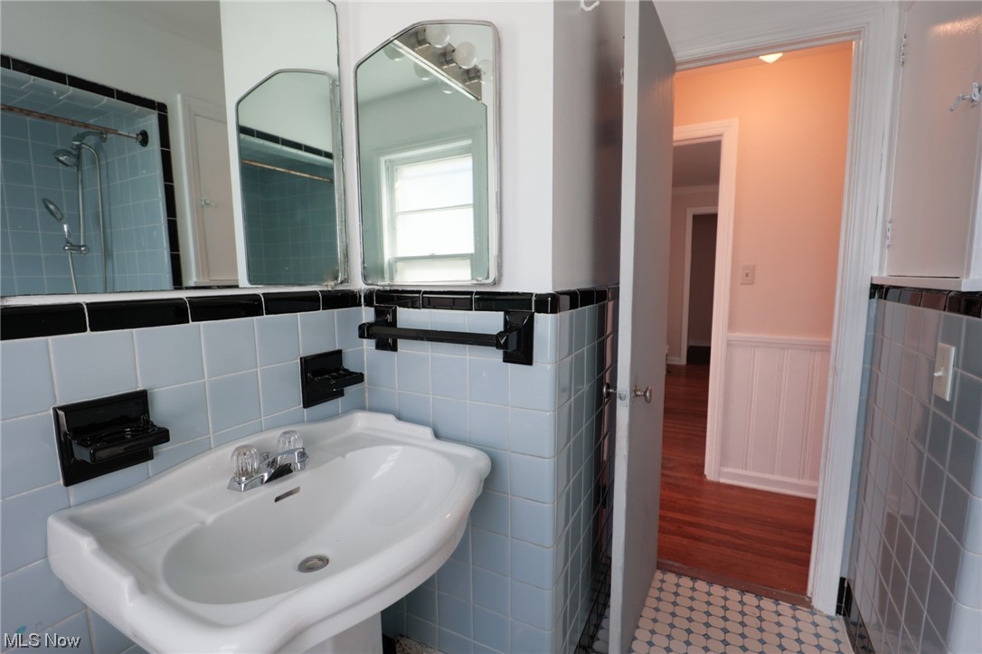 2373 South Taylor Road Cleveland, OH 44118 - Photo 22 of 33 Gallery Image 22