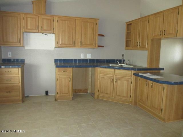 023-254317-Kitchen (2)