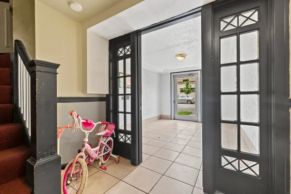 $185,000 | 6457 North California Avenue, Unit 3, Chicago, IL 60645