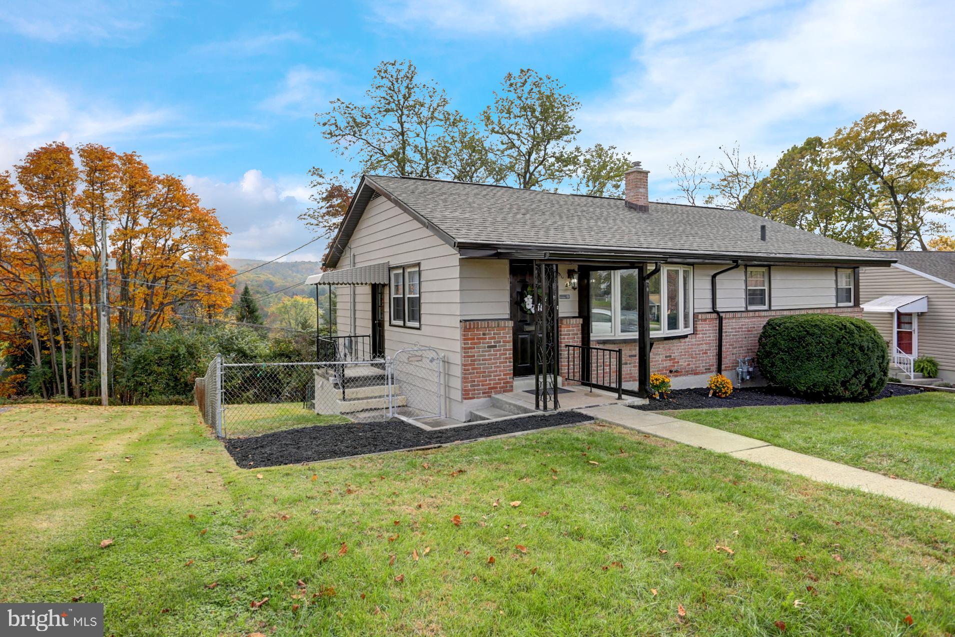 437 Holland Street Reading, PA 19607 - Photo 3 of 27