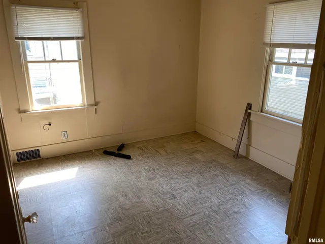 $59,000 | 403 West Cherry Street, Carbondale, IL 62901