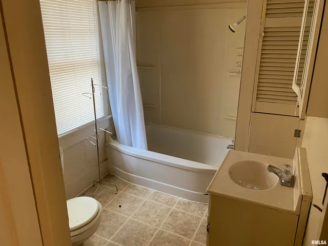 $59,000 | 403 West Cherry Street, Carbondale, IL 62901