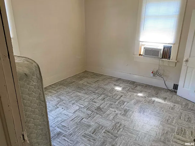 $59,000 | 403 West Cherry Street, Carbondale, IL 62901