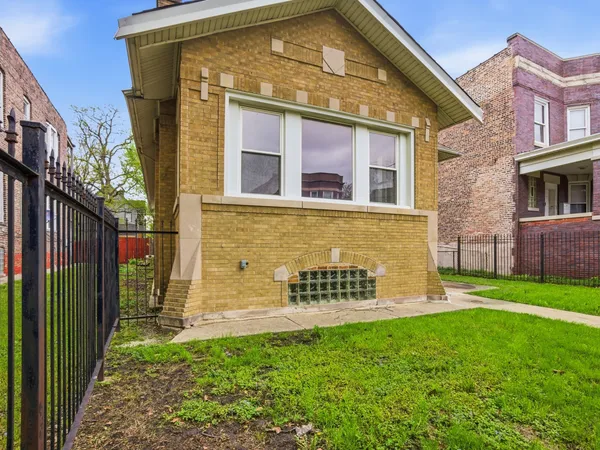 $2,700 | 7815 South Emerald Avenue, Chicago, IL 60620