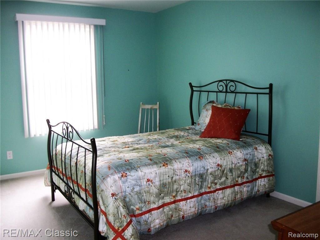 905 Loggers Circle Rochester, MI 48307 - Photo 31 of 36 103_1925.jpg