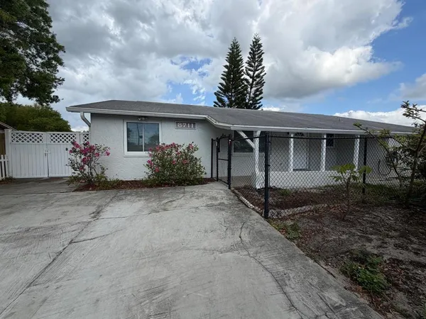 $1,950 | 8711 Sage Court, Tampa, FL 33634