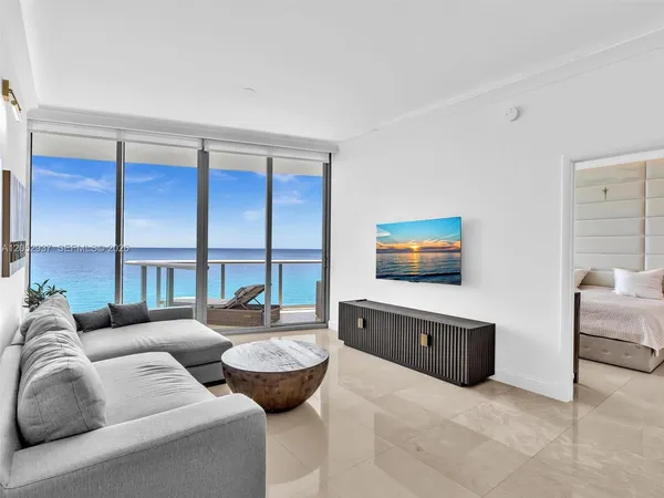 $5,250 | 17001 Collins Avenue, Unit 2106, Sunny Isles Beach, FL 33160