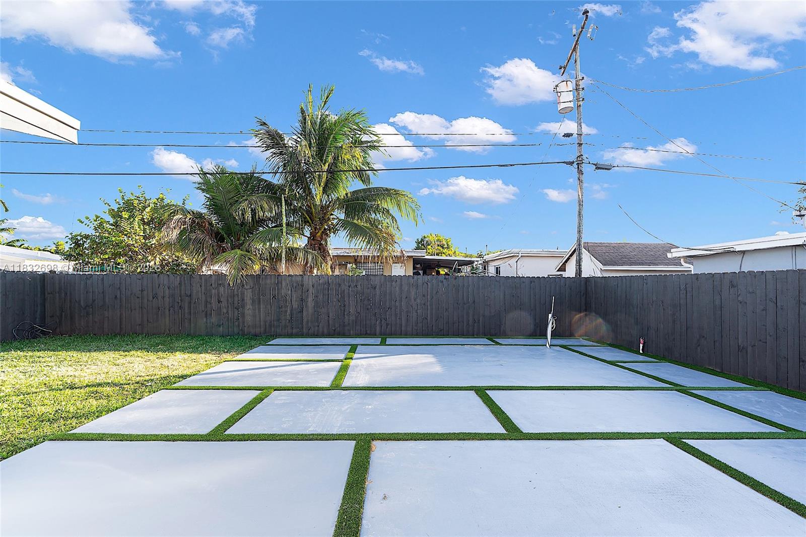 6540 Southwest 25th Street Miami, FL 33155 - Photo 33 of 37 a view of a tennis court