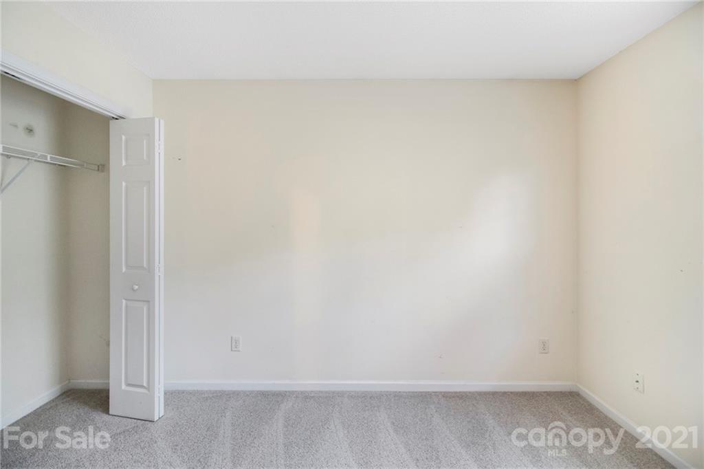 2918 Fairglen Road Charlotte, NC 28269 - Photo 19 of 20 Gallery Image 19