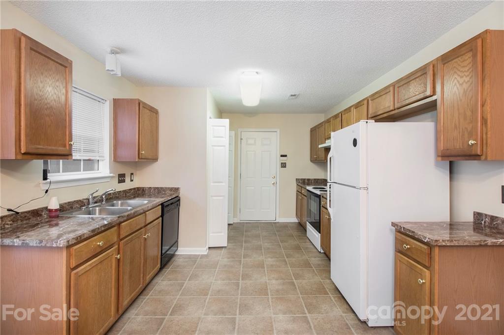 2918 Fairglen Road Charlotte, NC 28269 - Photo 4 of 20 Gallery Image 4