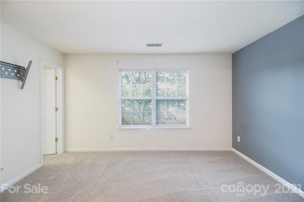 2918 Fairglen Road Charlotte, NC 28269 - Photo 6 of 20 Gallery Image 6