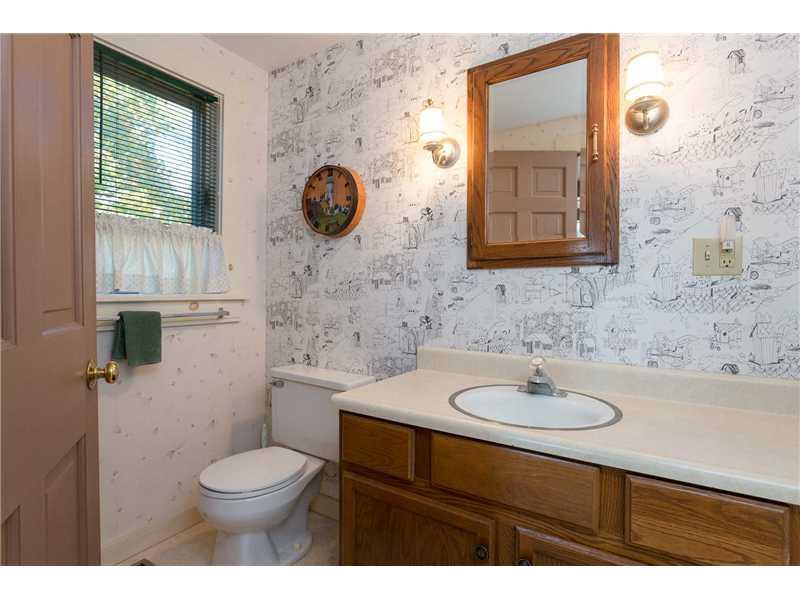 65 Pepperrell Road Kittery Point, ME 03905 - Photo 16 of 26 Bathroom. 1st level Bathroom