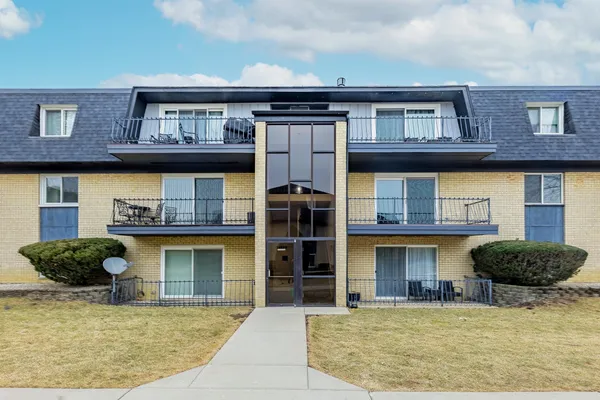 $209,999 | 11128 South 84th Avenue, Unit 2B, Palos Hills, IL 60465