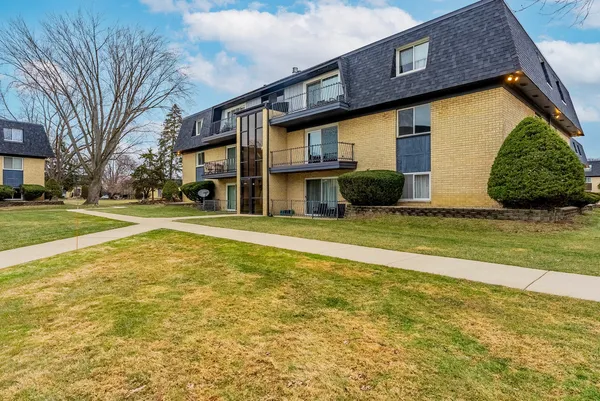 $209,999 | 11128 South 84th Avenue, Unit 2B, Palos Hills, IL 60465