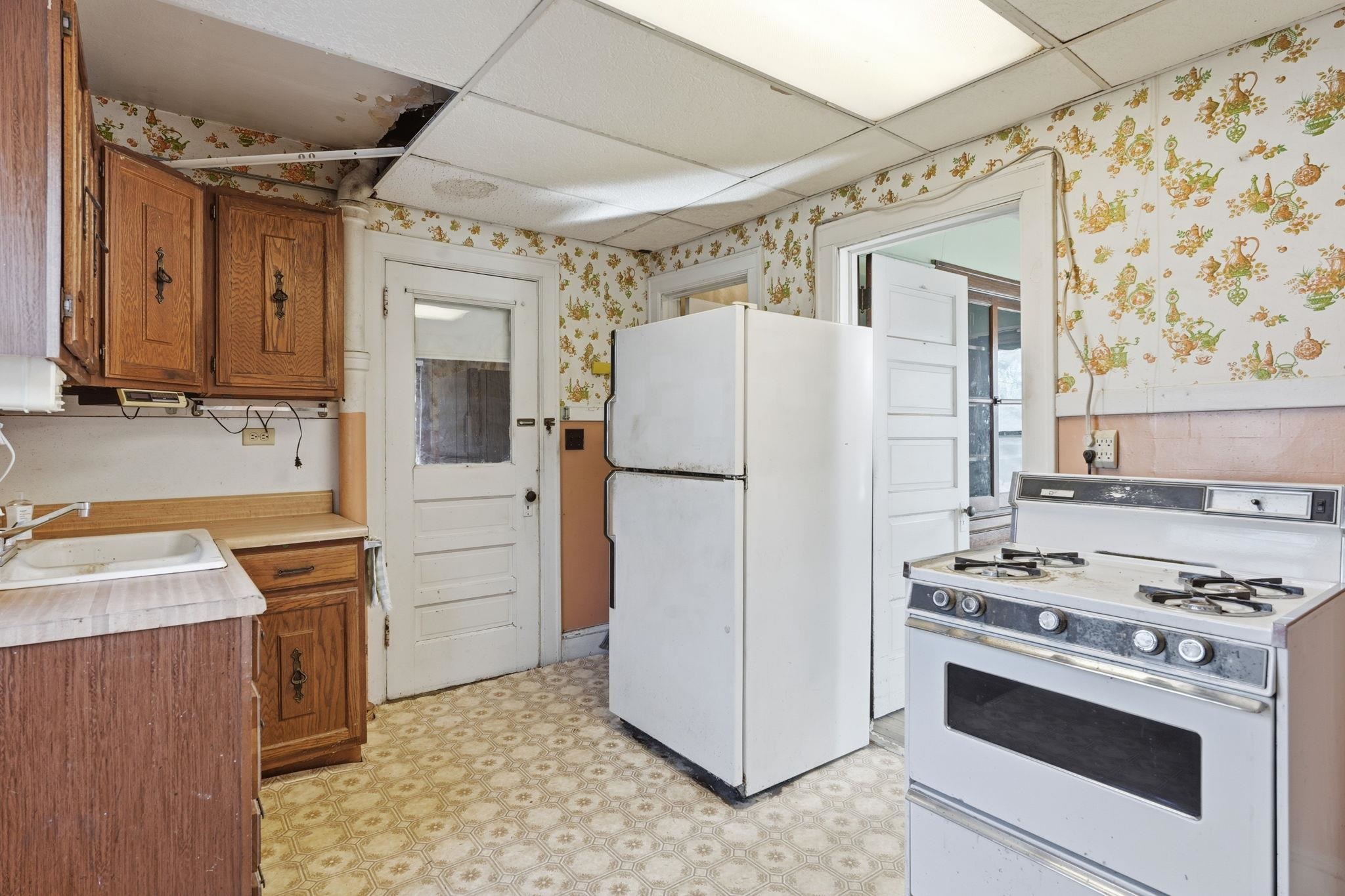 2342 Upham Street Madison, WI 53704 - Photo 14 of 44