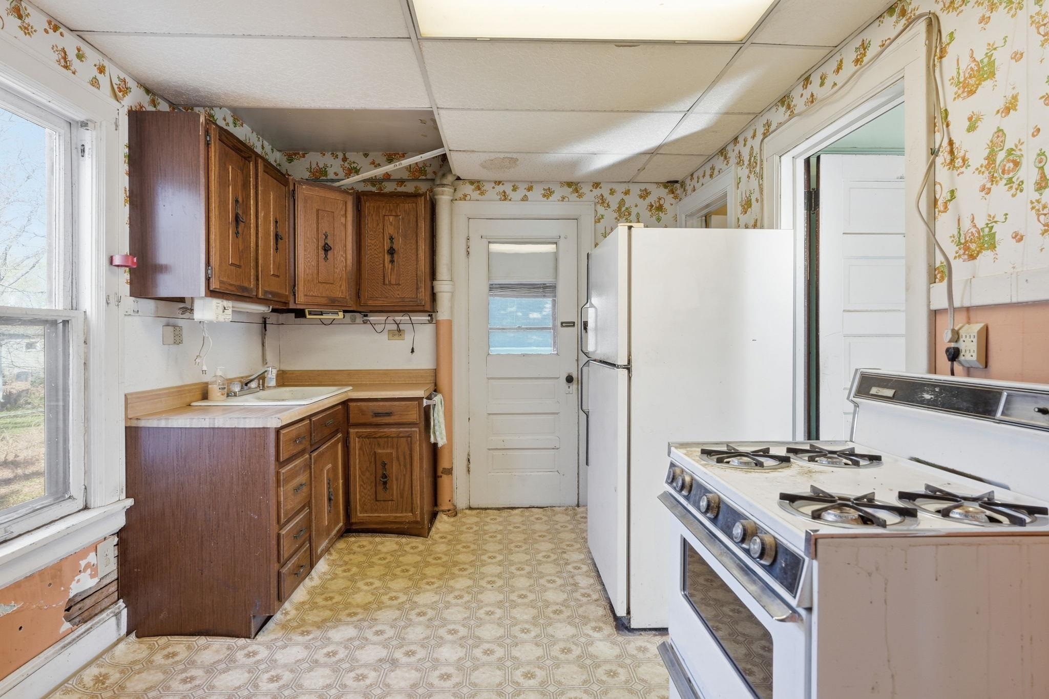 2342 Upham Street Madison, WI 53704 - Photo 15 of 44