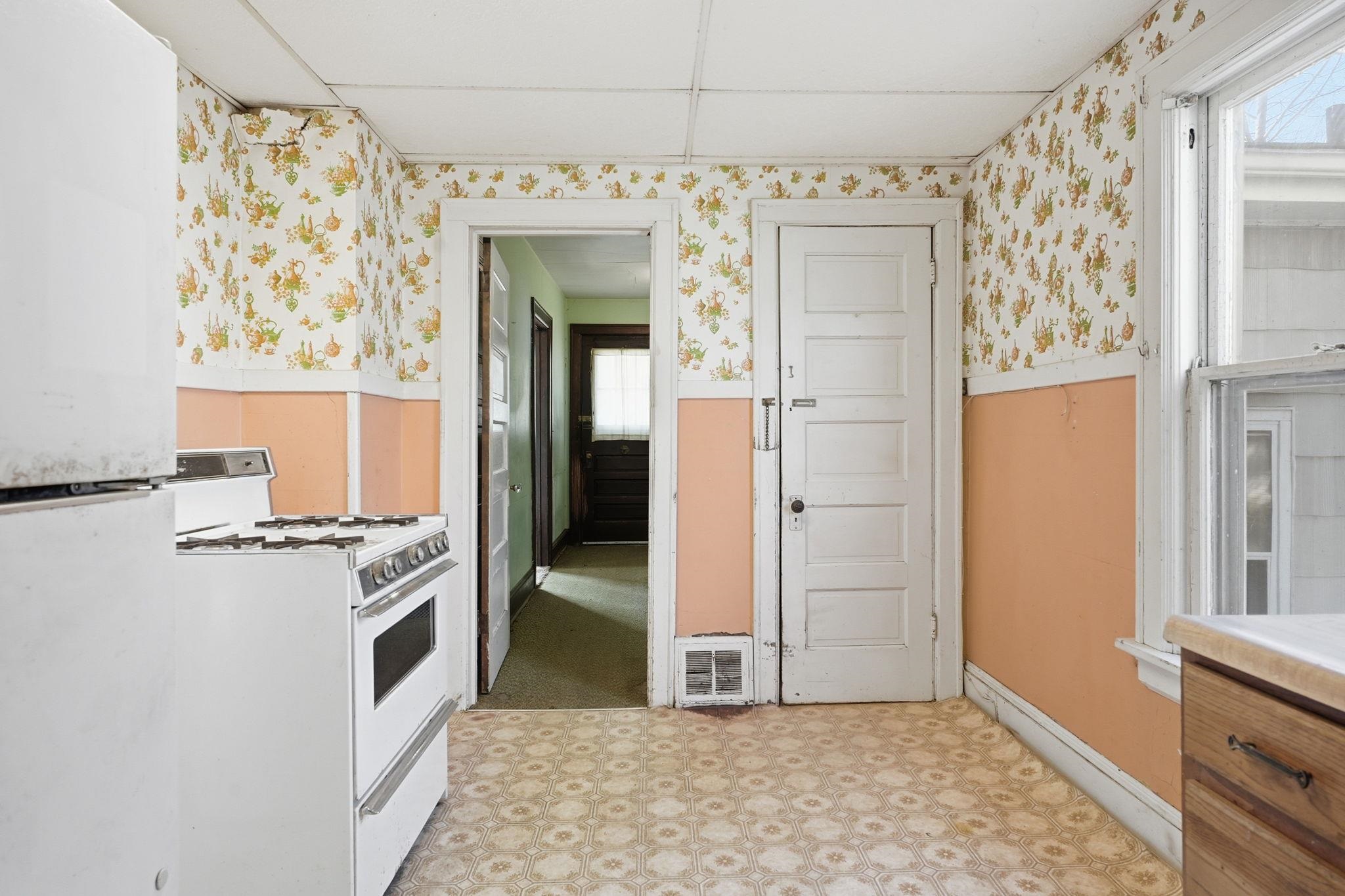 2342 Upham Street Madison, WI 53704 - Photo 16 of 44