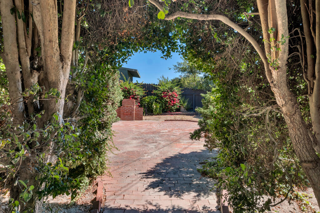 2616 Las Positas Road Santa Barbara, CA 93105 - Photo 47 of 63 2616 Las Positas Rd-HsHProd-53