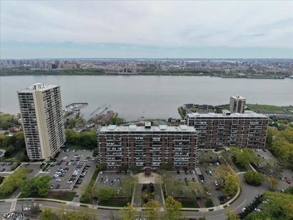 $299,900 | 2 Horizon Road, Fort Lee, NJ 07024