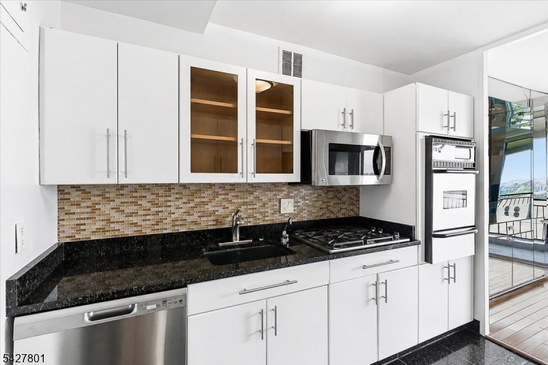 2 Horizon Road Fort Lee, NJ 07024 - Photo 11 of 30