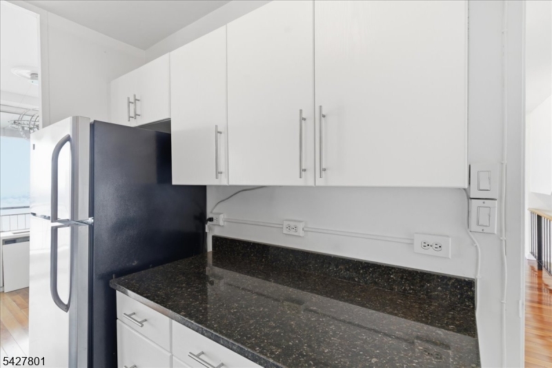 2 Horizon Road Fort Lee, NJ 07024 - Photo 12 of 30