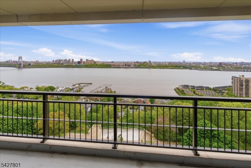 2 Horizon Road Fort Lee, NJ 07024 - Photo 21 of 30