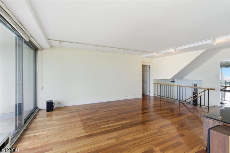 2 Horizon Road Fort Lee, NJ 07024 - Photo 5 of 30