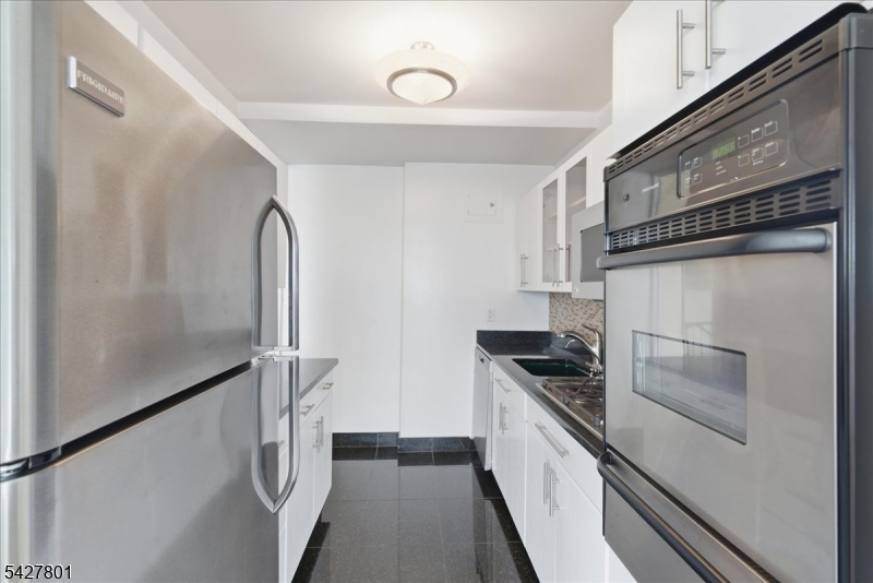 2 Horizon Road Fort Lee, NJ 07024 - Photo 10 of 30