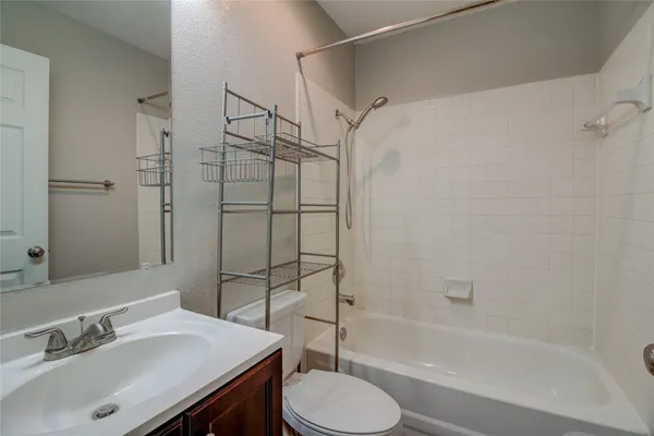 $1,350 | 202 South College Street, Unit 8, Georgetown, TX 78626