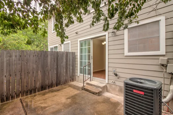 $1,350 | 202 South College Street, Unit 8, Georgetown, TX 78626