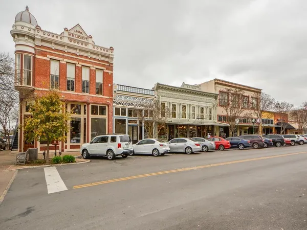 $1,350 | 202 South College Street, Unit 8, Georgetown, TX 78626