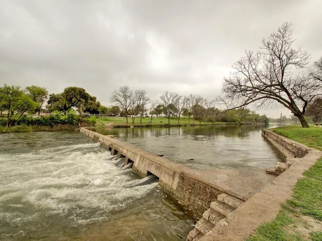 $1,375 | 202 South College Street, Unit 8, Georgetown, TX 78626