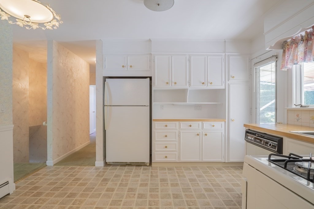 39 Pilgrim Road Marblehead, MA 01945 - Photo 17 of 41