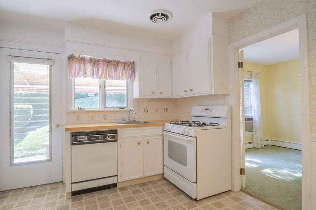 39 Pilgrim Road Marblehead, MA 01945 - Photo 21 of 41