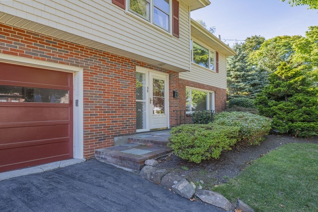39 Pilgrim Road Marblehead, MA 01945 - Photo 3 of 41