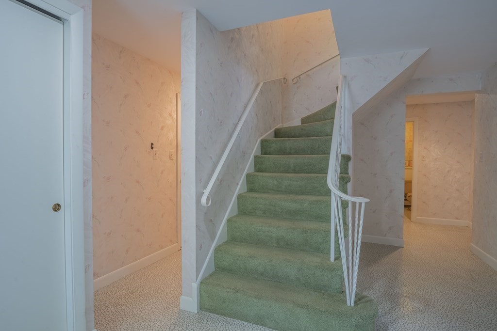 39 Pilgrim Road Marblehead, MA 01945 - Photo 9 of 41