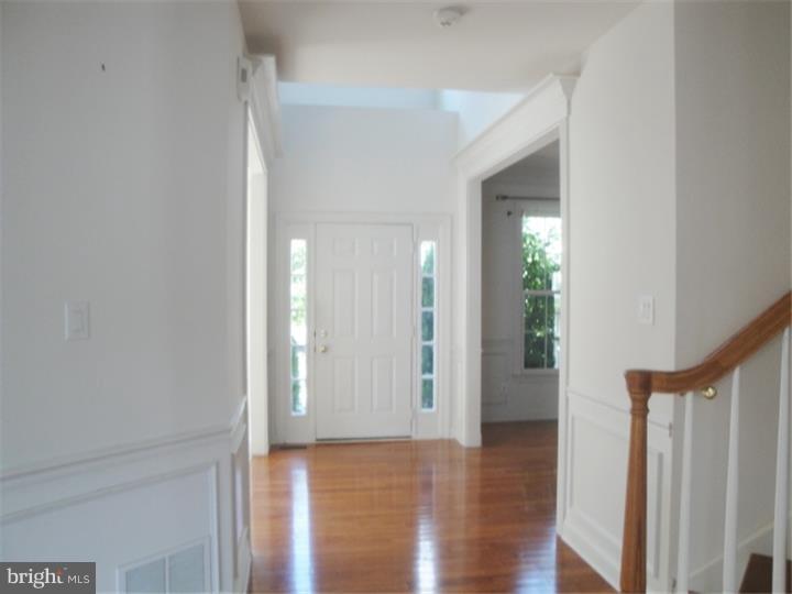 9 Farmview Road Bordentown, NJ 08505 - Photo 2 of 21 Foyer