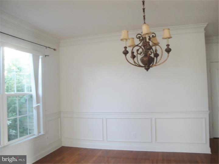 9 Farmview Road Bordentown, NJ 08505 - Photo 4 of 21 Dining Room