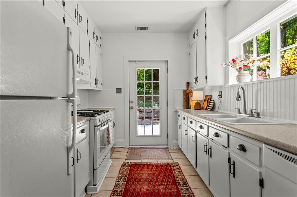 1402 Carter Road Decatur, GA 30030 - Photo 11 of 40 Gallery Image 11